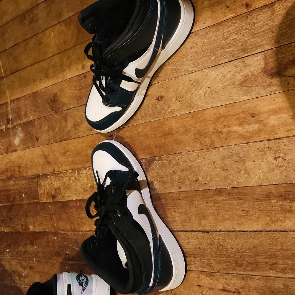 Nike Air Jordan - Picture 2 of 4